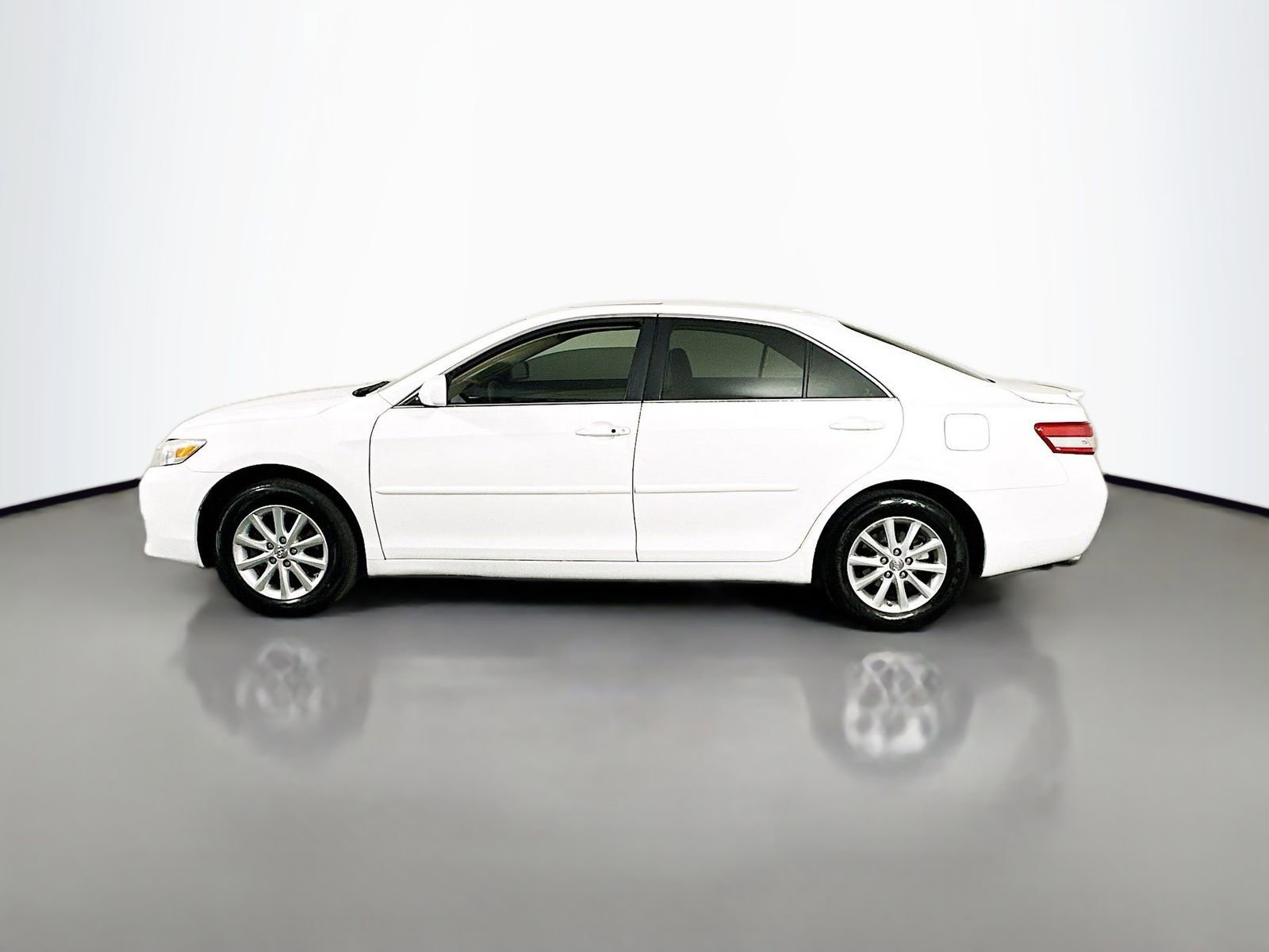 Used 2010 Toyota Camry XLE FWD image 4
