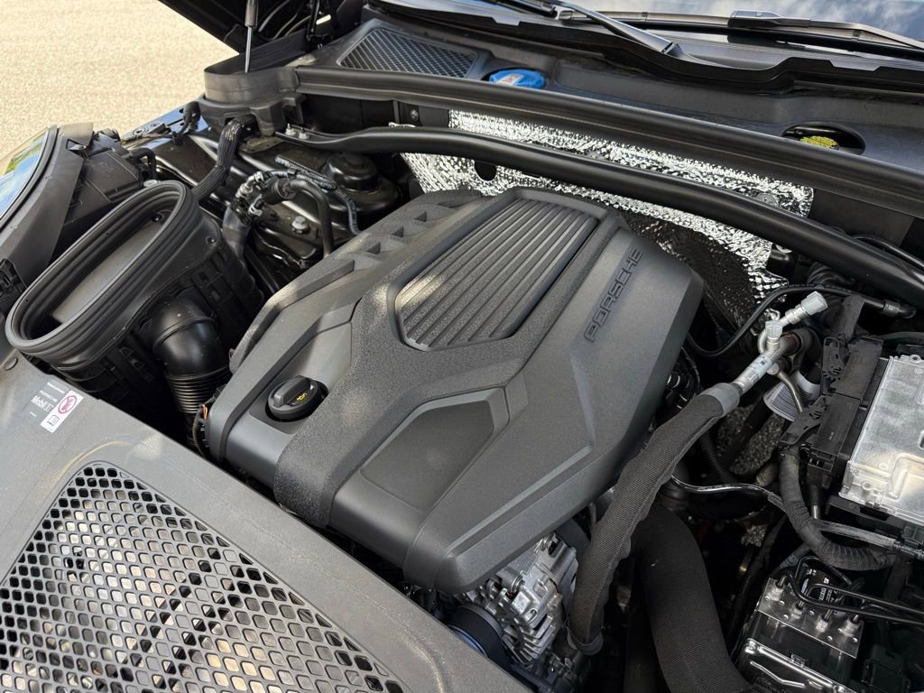 Certified 2026 Porsche Macan image 22
