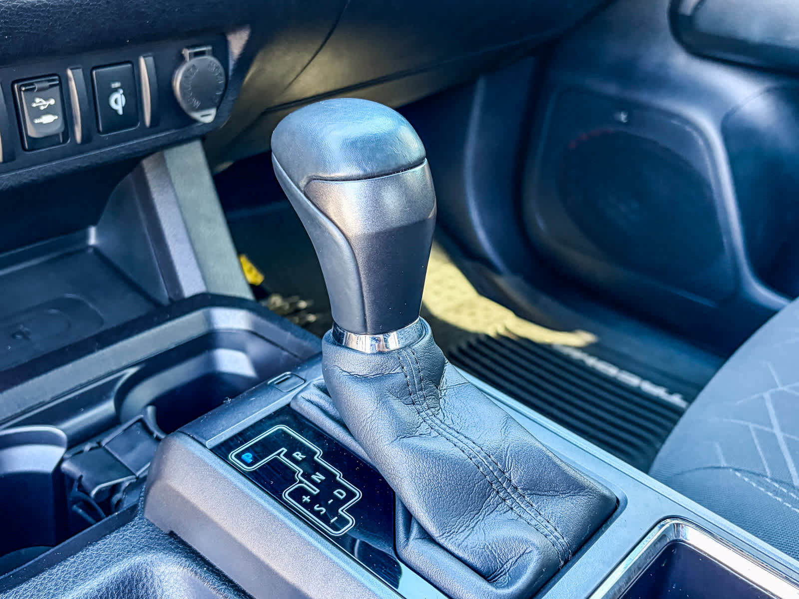 Used 2016 Toyota Tacoma TRD Sport AWD/4WD image 19