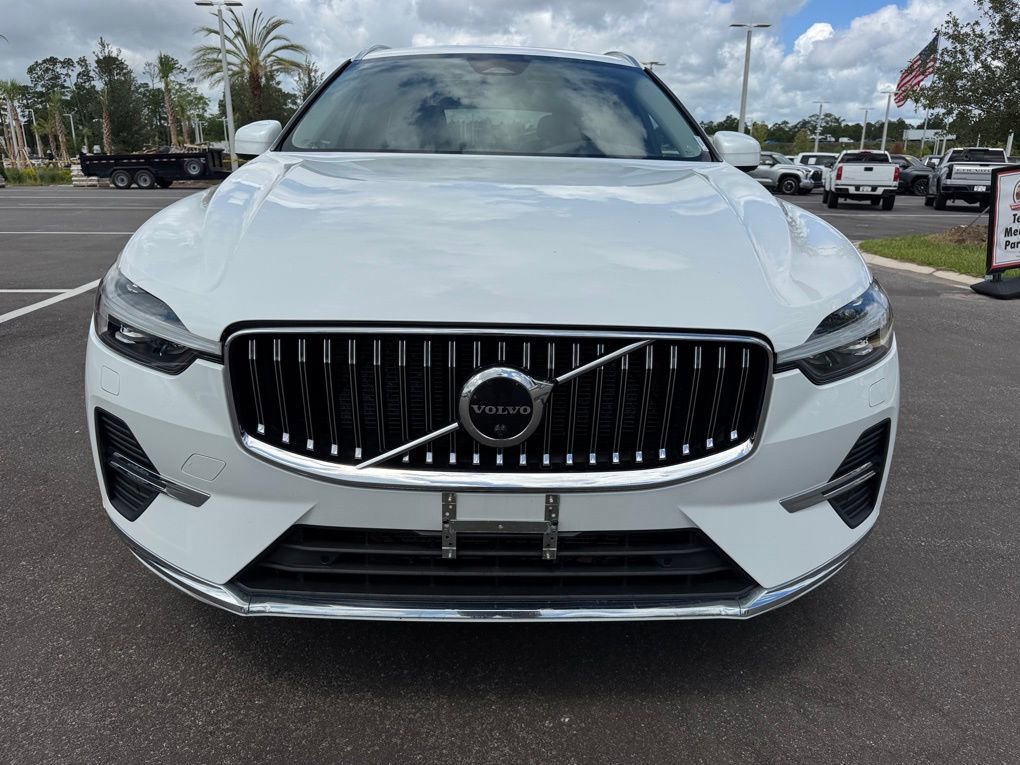 Used 2023 Volvo XC60 B5 Plus image 2
