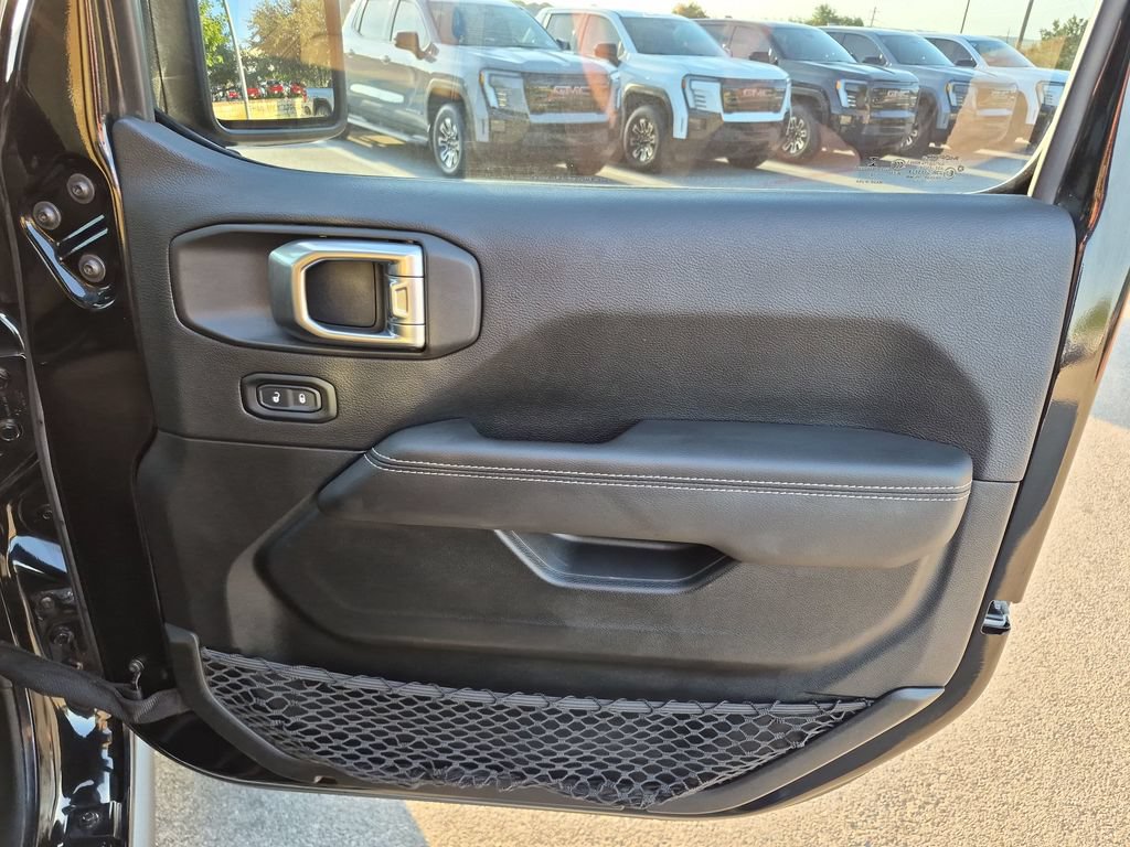 Used 2021 Jeep Wrangler Unlimited Rubicon AWD/4WD image 39