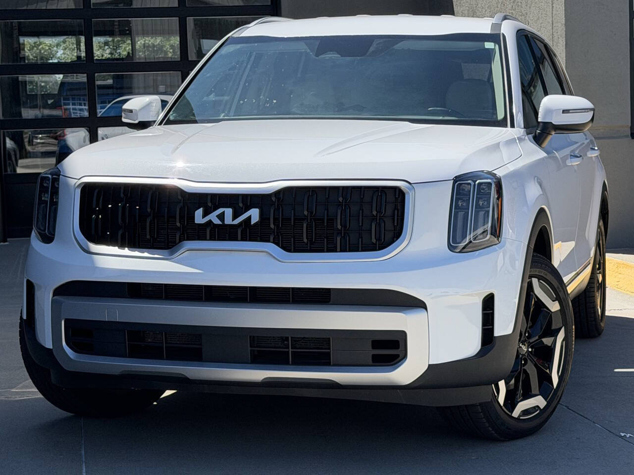 Used 2023 Kia Telluride S AWD/4WD image 3