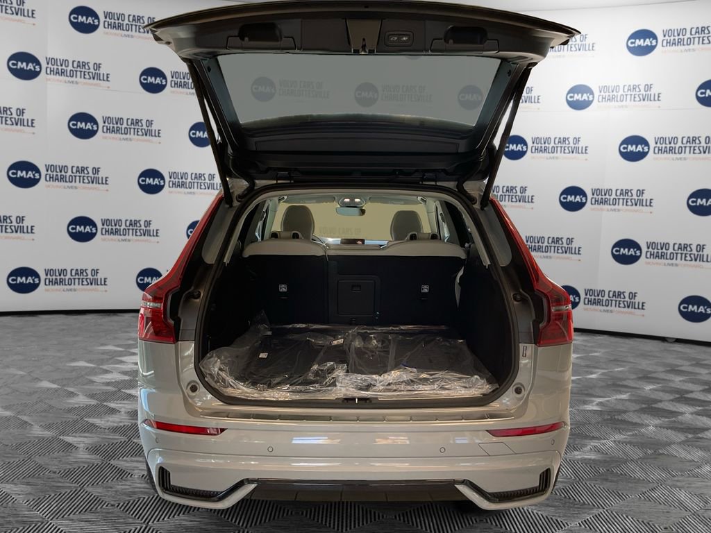 New 2026 Volvo XC60 B5 Ultra w/ Protection Package Premier image 11