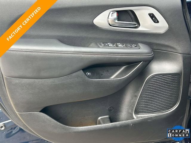 Used 2025 Chrysler Pacifica Premium FWD image 24