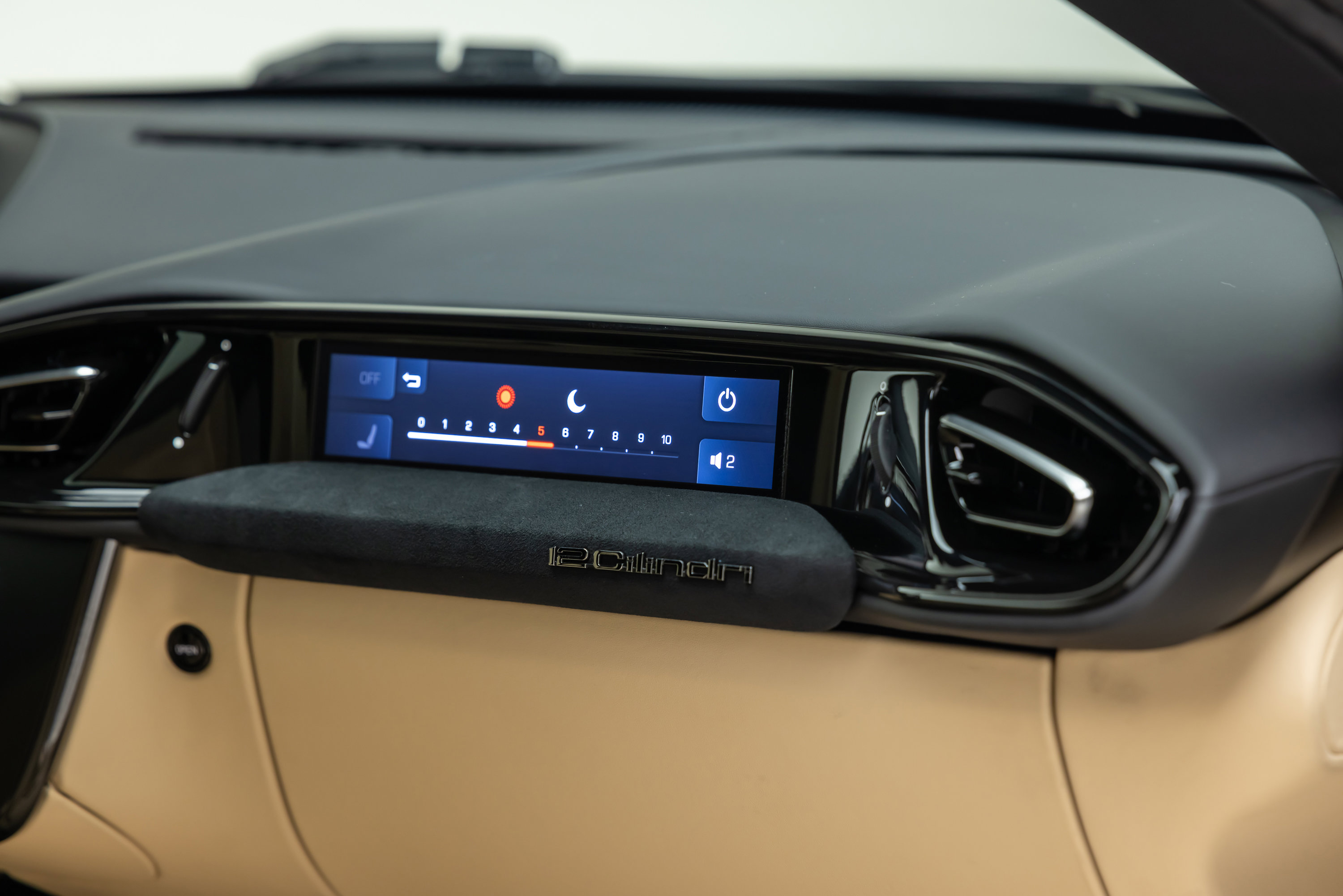 Certified 2025 Ferrari 12Cilindri image 28