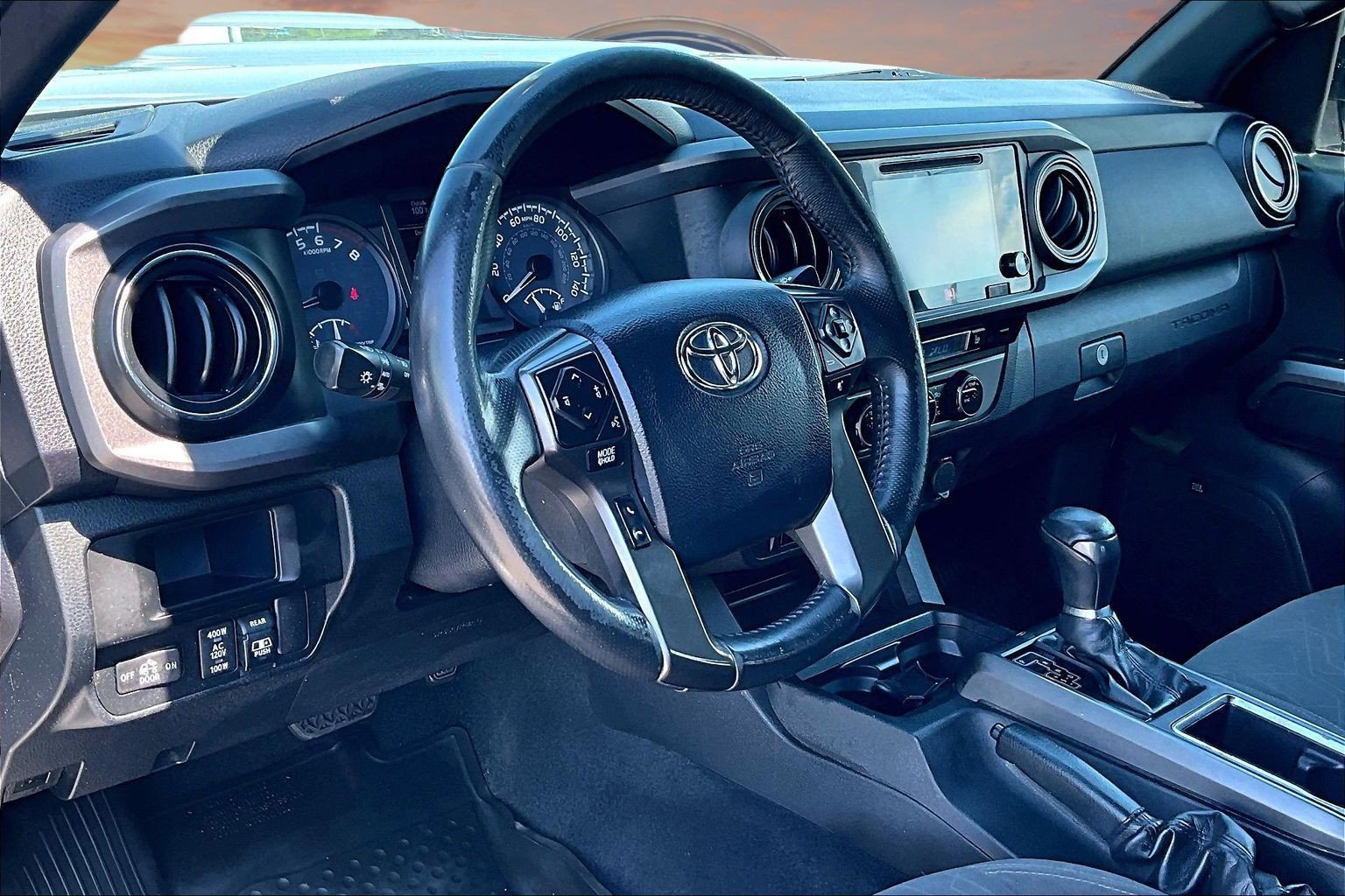 Used 2017 Toyota Tacoma TRD Sport AWD/4WD image 14