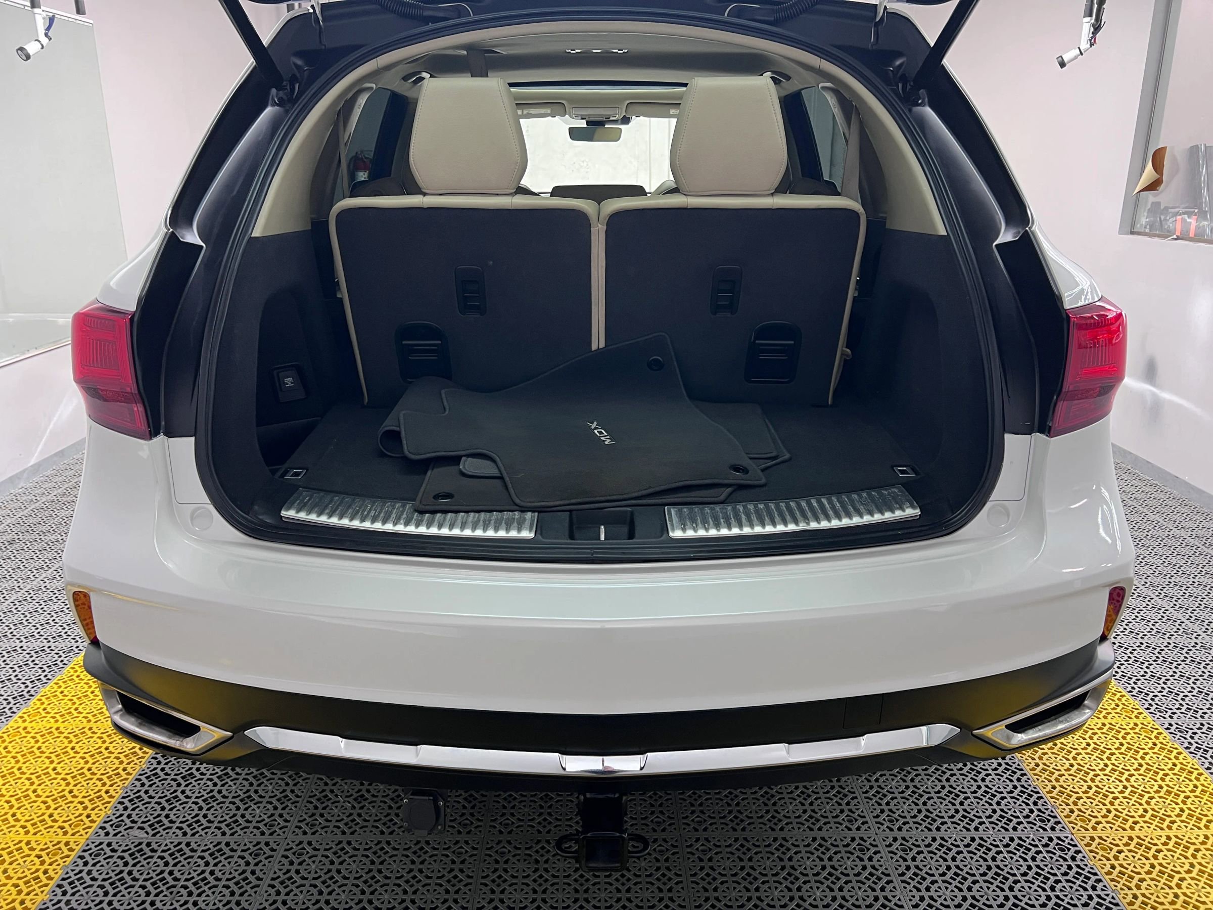 Used 2020 Acura MDX FWD image 17