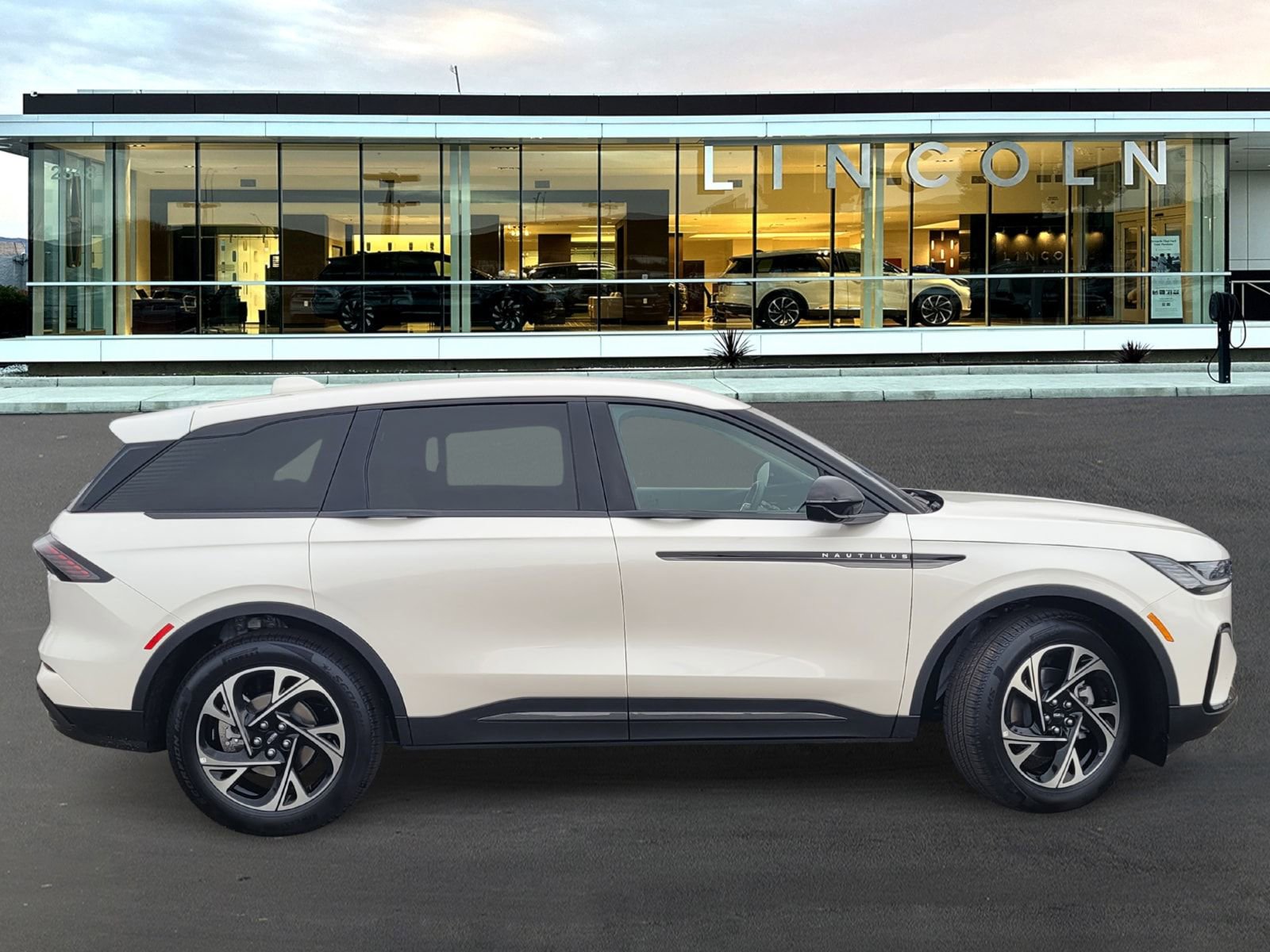 New 2026 Lincoln Nautilus Premier w/ Jet Appearance Package image 3