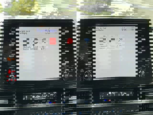 Used 2024 Toyota Sienna Platinum image 14