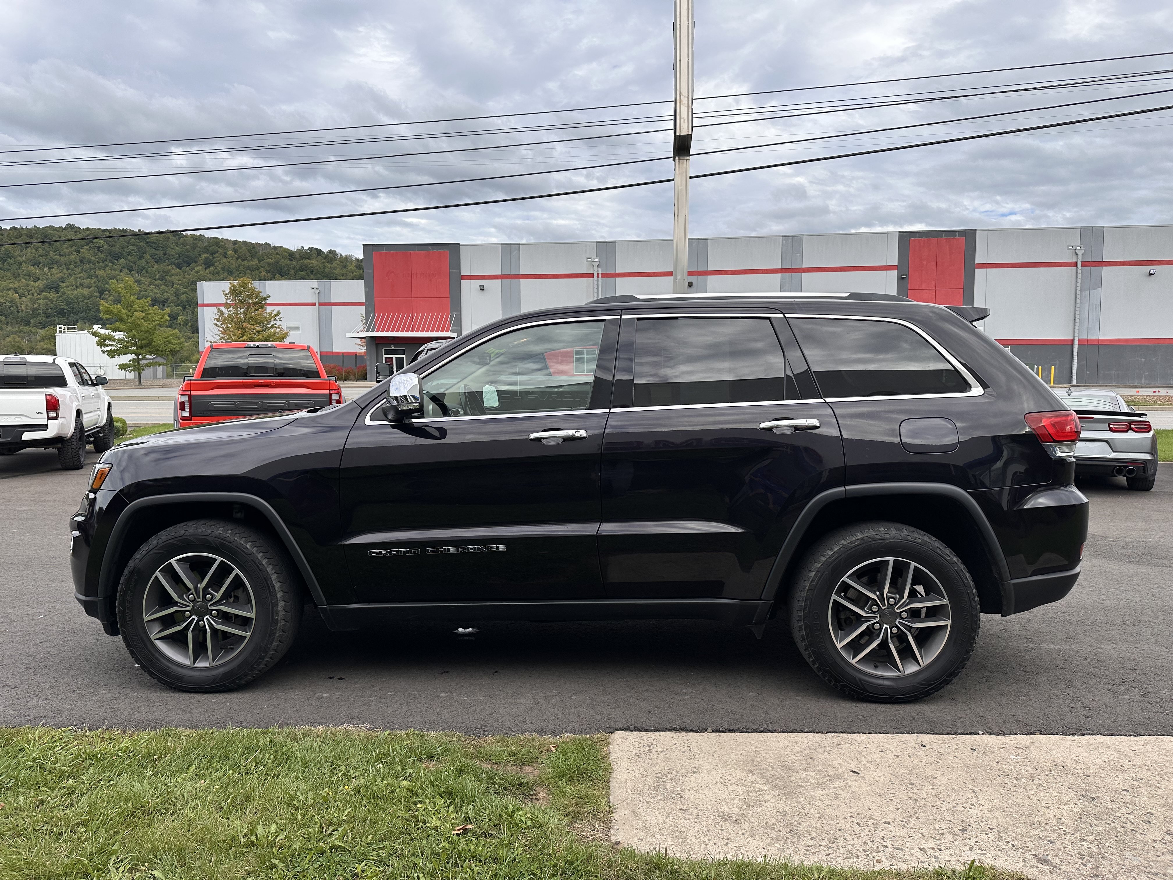 Used 2020 Jeep Grand Cherokee Limited w/ Premium Lighting Group AWD/4WD image 7
