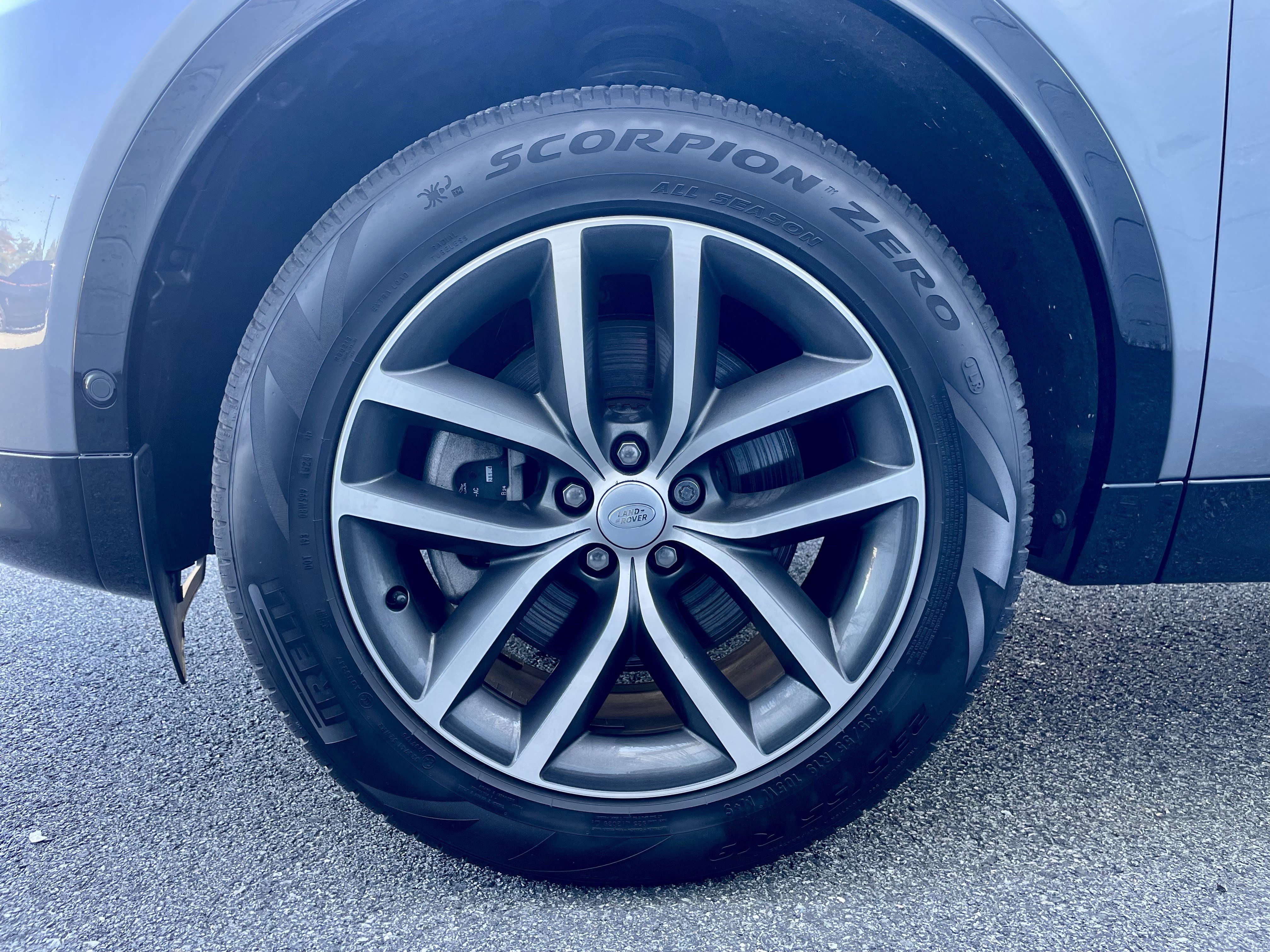 Certified 2024 Land Rover Discovery Sport Dynamic SE image 9