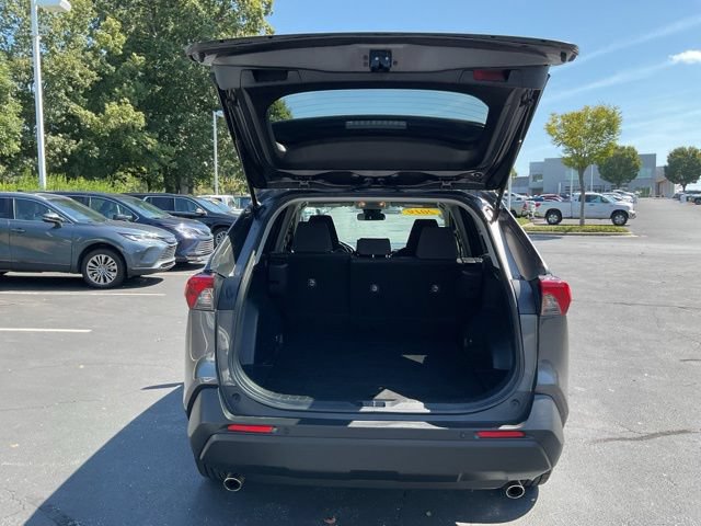 Used 2019 Toyota RAV4 LE AWD/4WD image 11