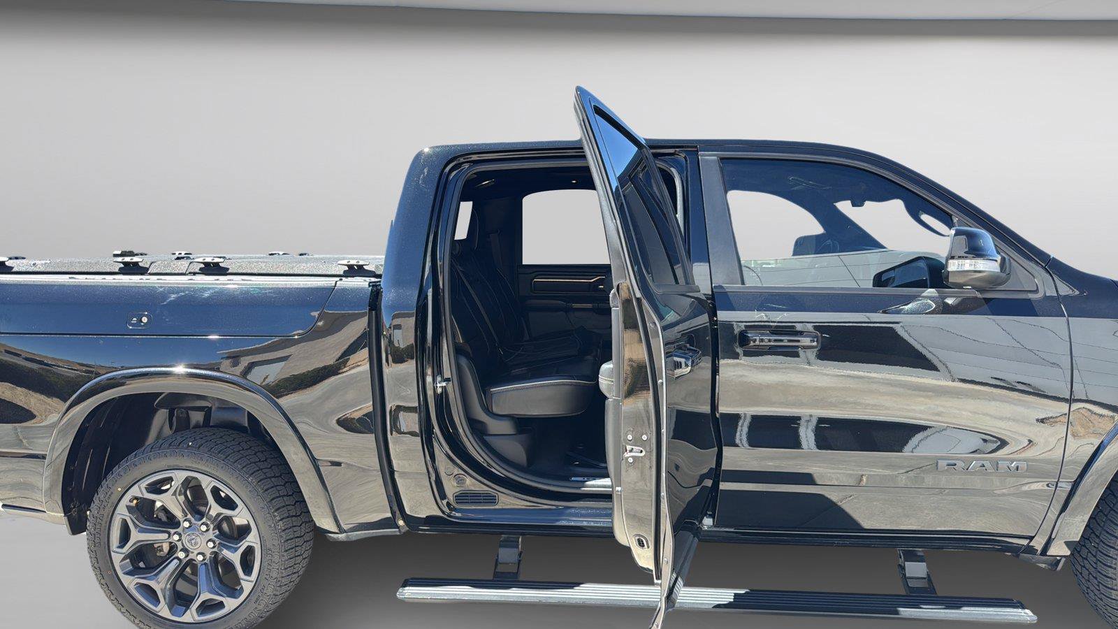 Used 2020 RAM 1500 Limited w/ Black Appearance Package AWD/4WD image 26