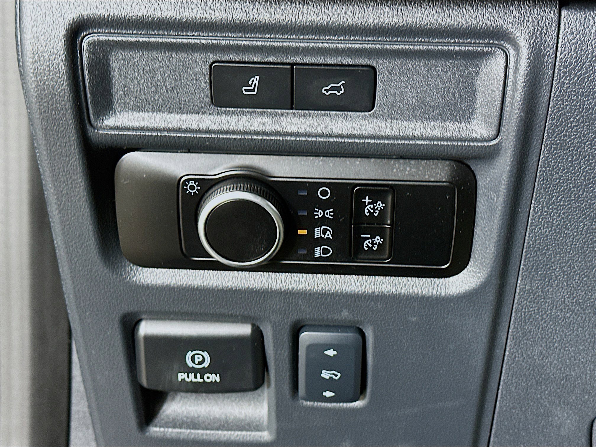 Used 2024 Ford Expedition XLT image 17