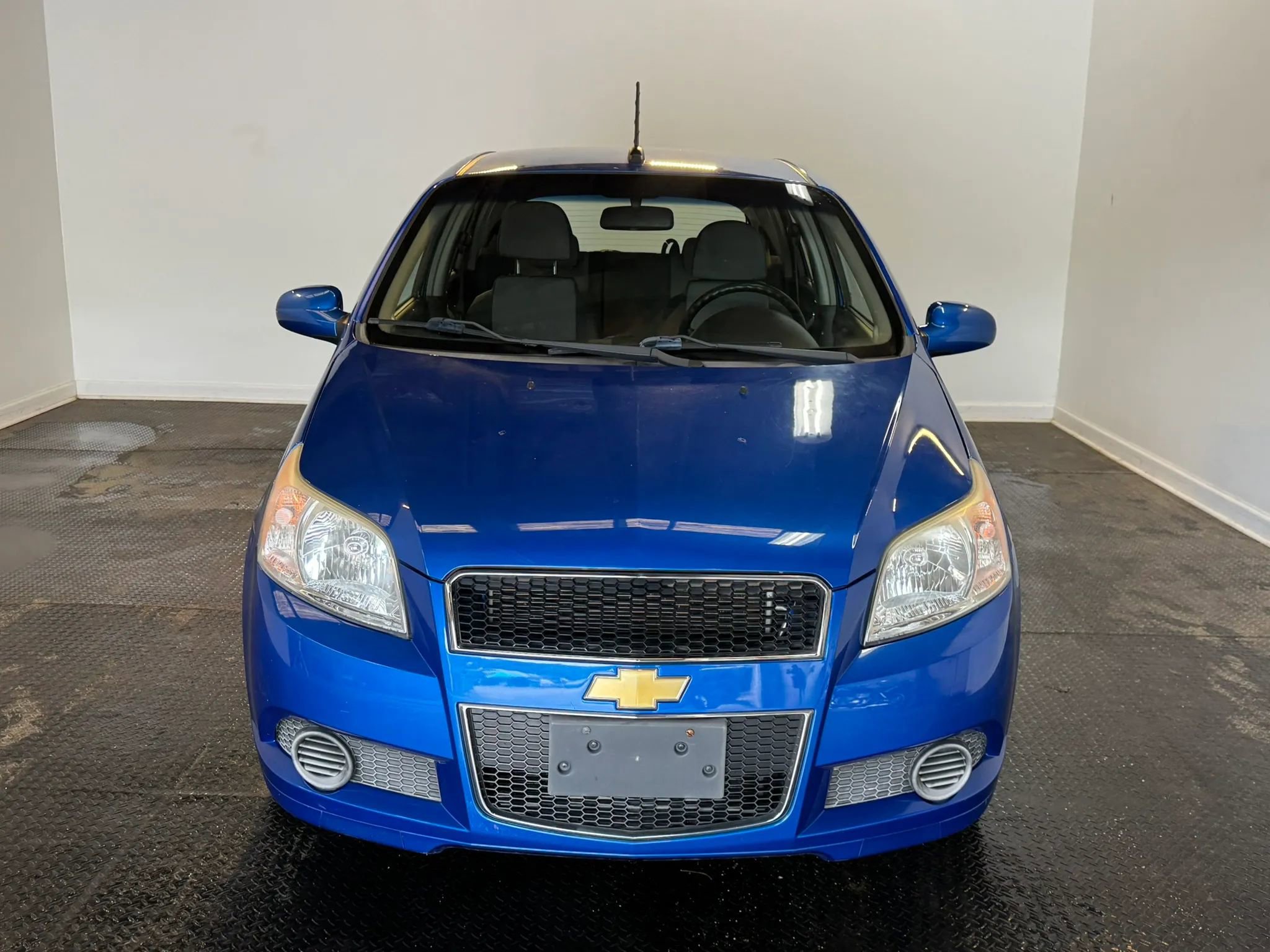 Used 2011 Chevrolet Aveo5 LT w/ Power and Convenience Package FWD image 2