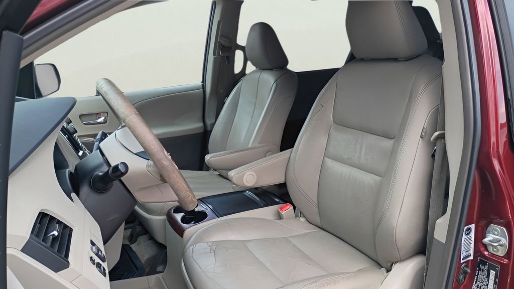 Used 2012 Toyota Sienna XLE FWD image 20