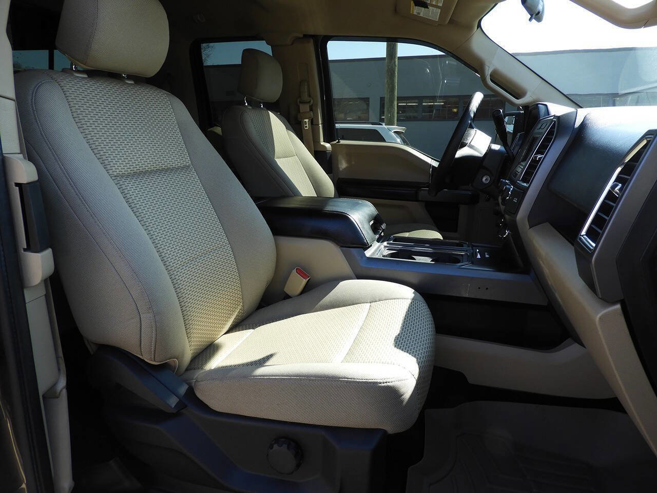 Used 2016 Ford F150 XLT w/ Trailer Tow Package image 34