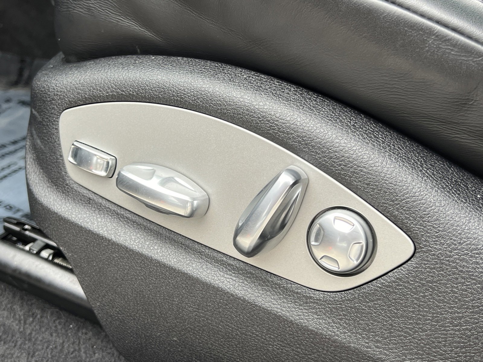 Certified 2025 Porsche Macan image 31