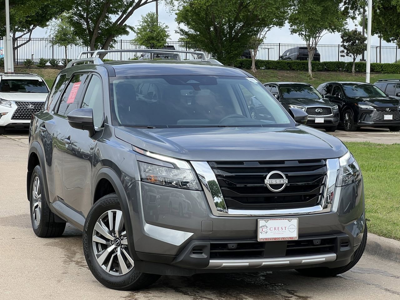 Certified 2025 Nissan Pathfinder SL image 2