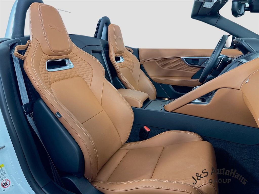 Used 2022 Jaguar F-TYPE R image 36