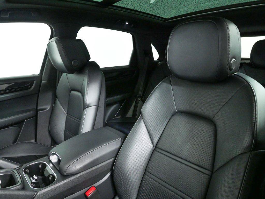 Certified 2022 Porsche Cayenne E-Hybrid AWD/4WD image 5