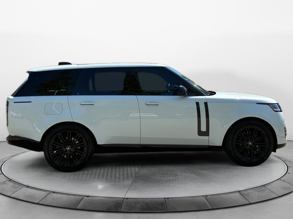 Used 2024 Land Rover Range Rover SE AWD/4WD image 8