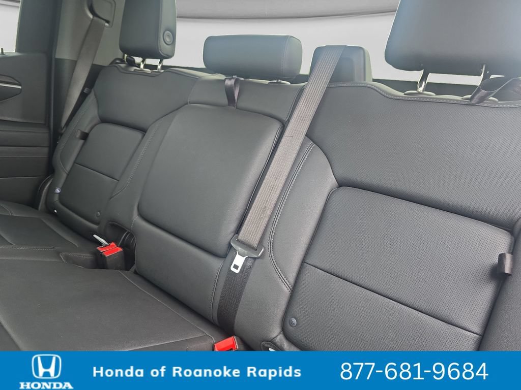 Used 2025 GMC Sierra 1500 SLT AWD/4WD image 16