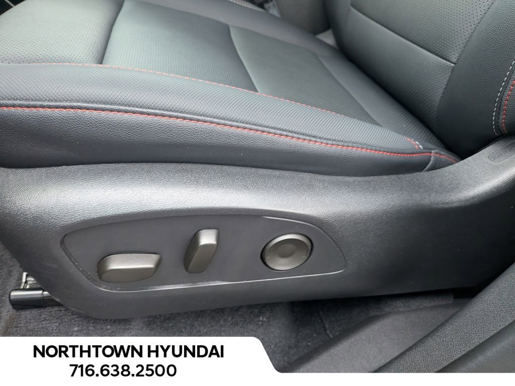 Used 2025 Chevrolet Traverse Z71 w/ Enhanced Driving Package AWD/4WD image 35