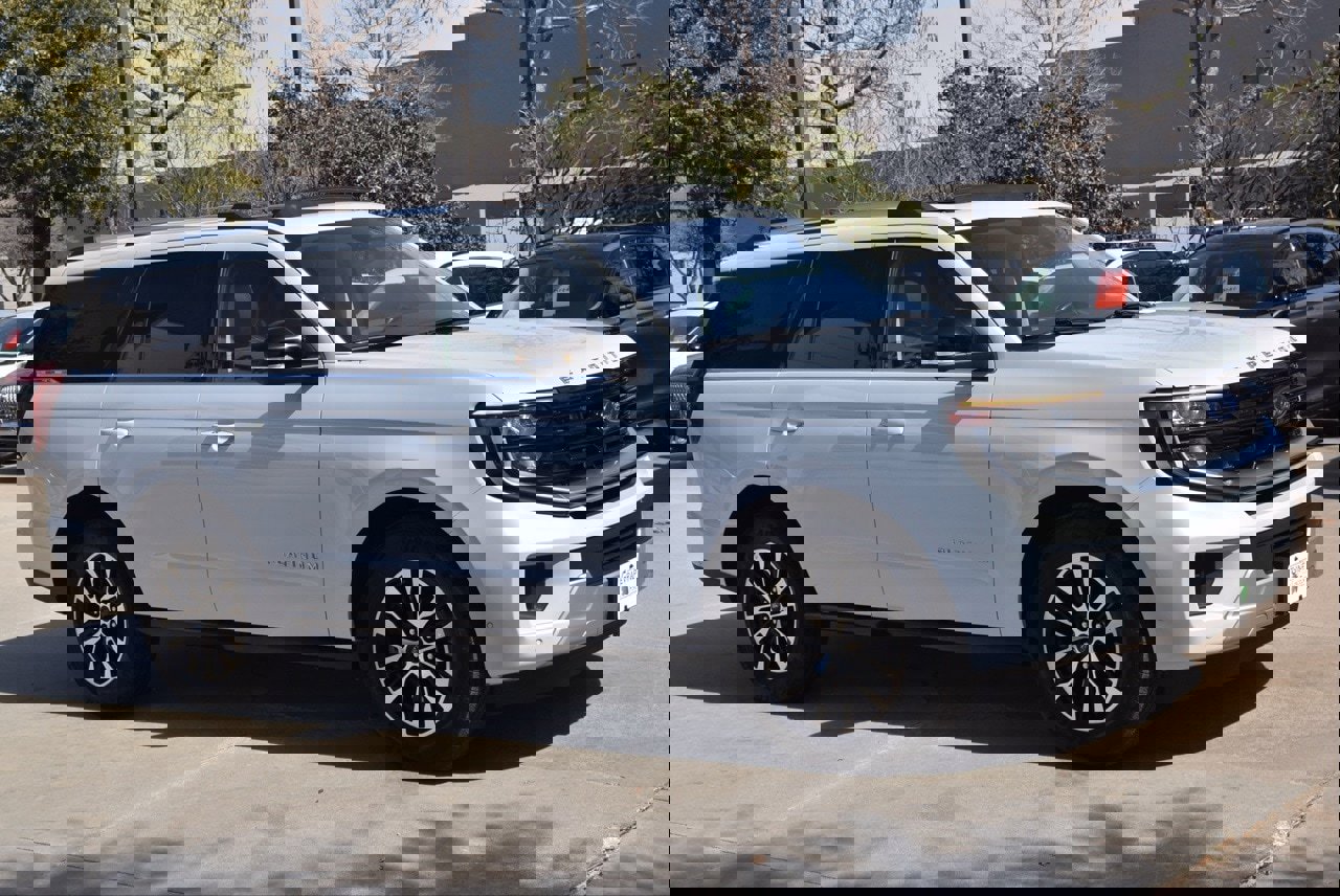 Certified 2025 Ford Expedition Platinum image 5