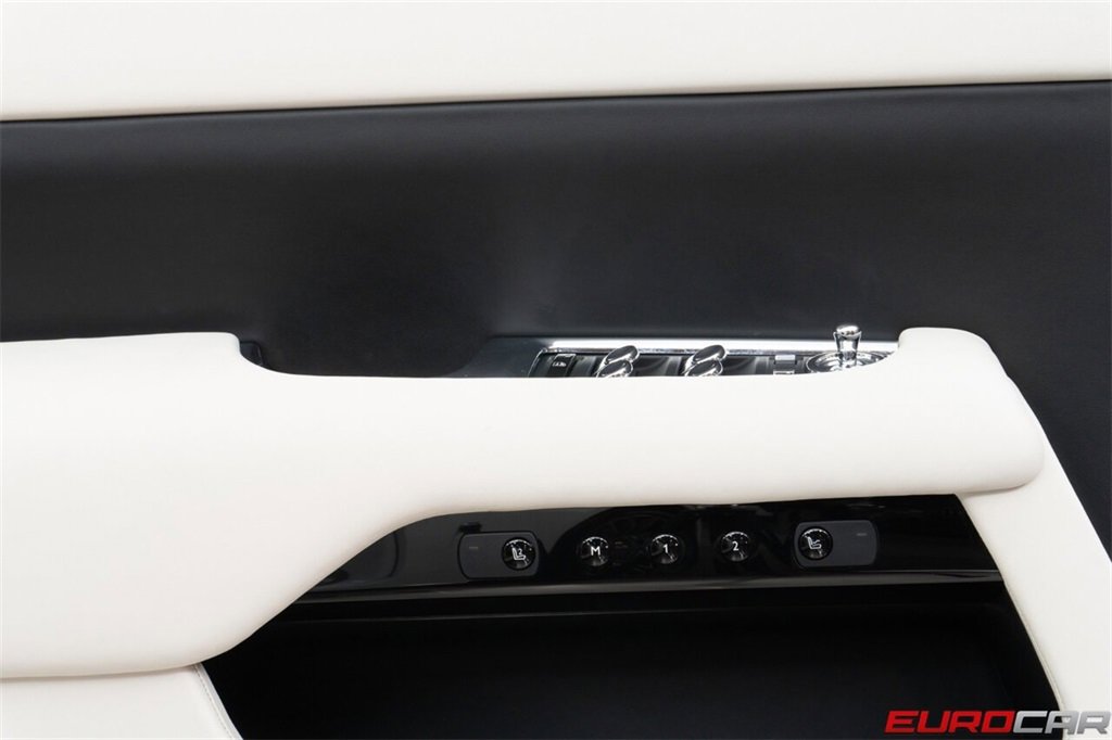 Used 2018 Rolls-Royce Dawn image 25