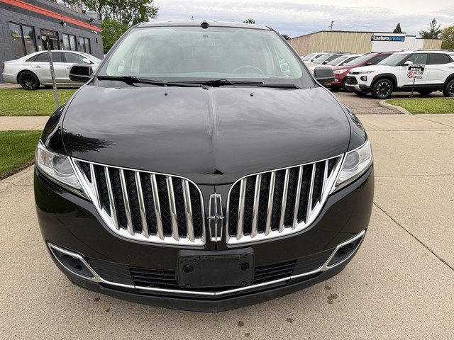 Used 2013 Lincoln MKX FWD image 2