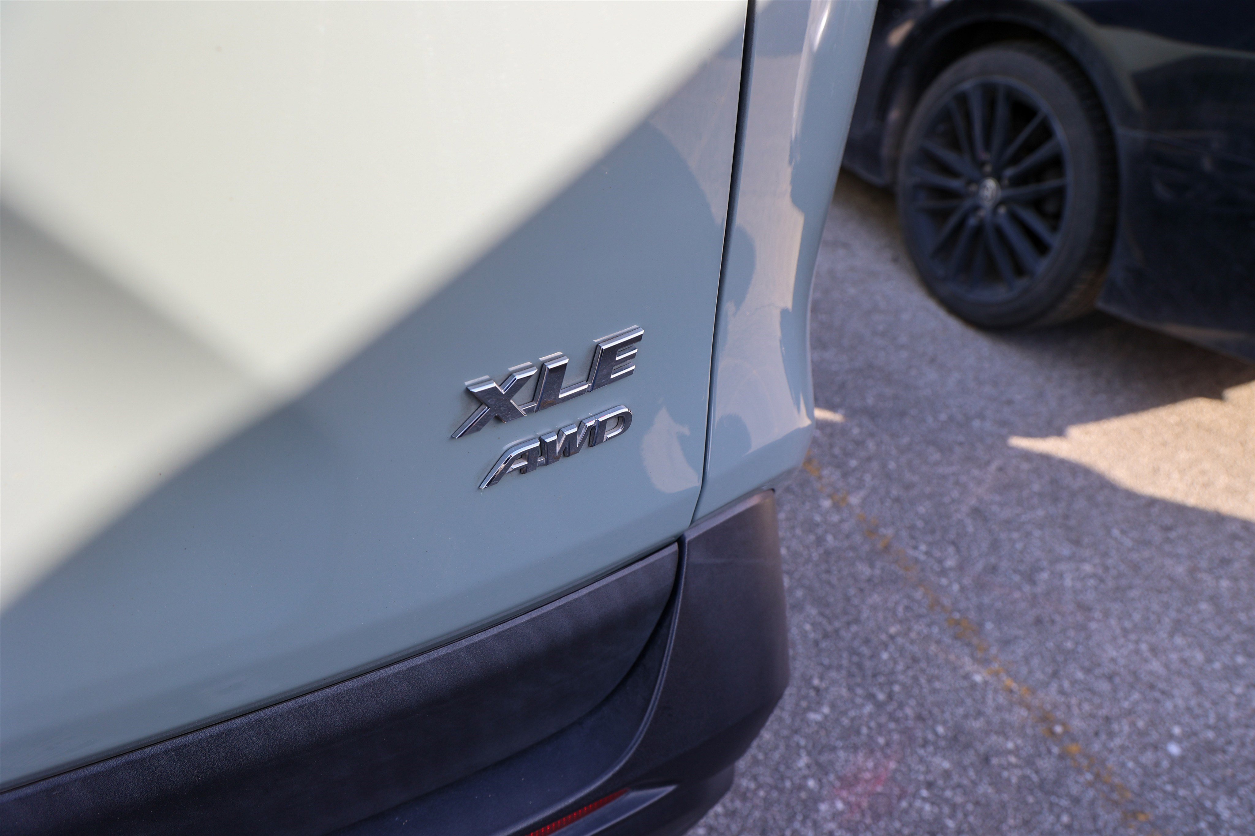 Used 2020 Toyota RAV4 XLE w/ Convenience Package image 12