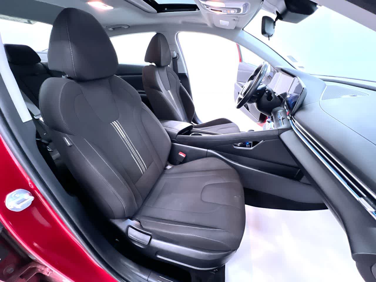 Used 2025 Hyundai Elantra SEL FWD image 38