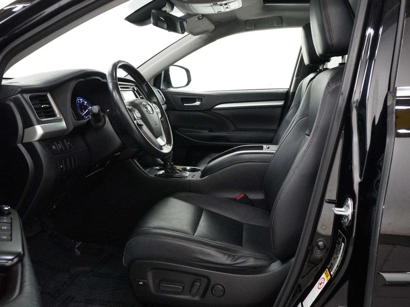 Used 2017 Toyota Highlander XLE image 19