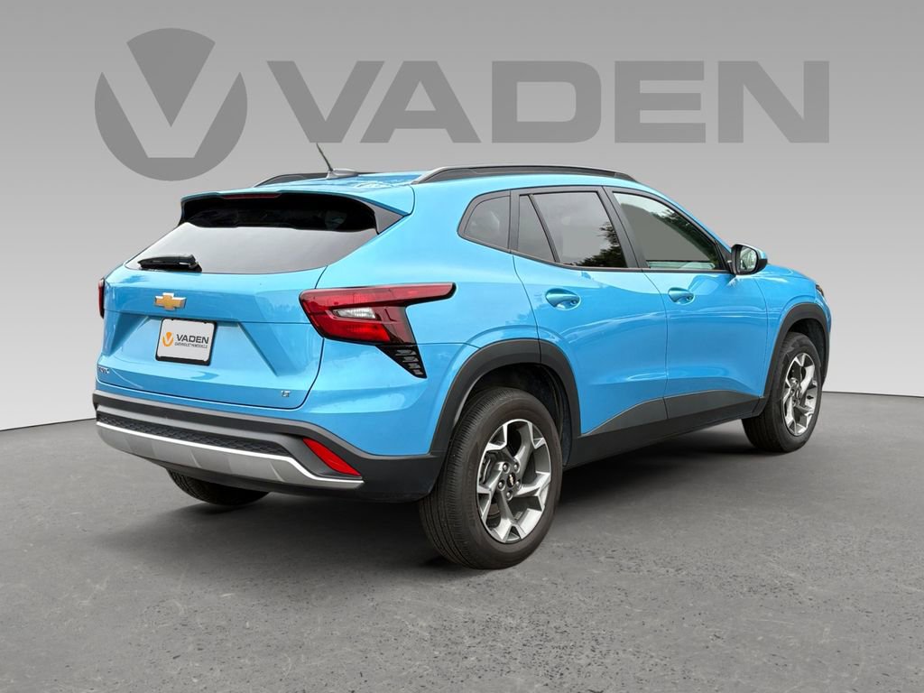 Used 2025 Chevrolet Trax LT FWD image 18