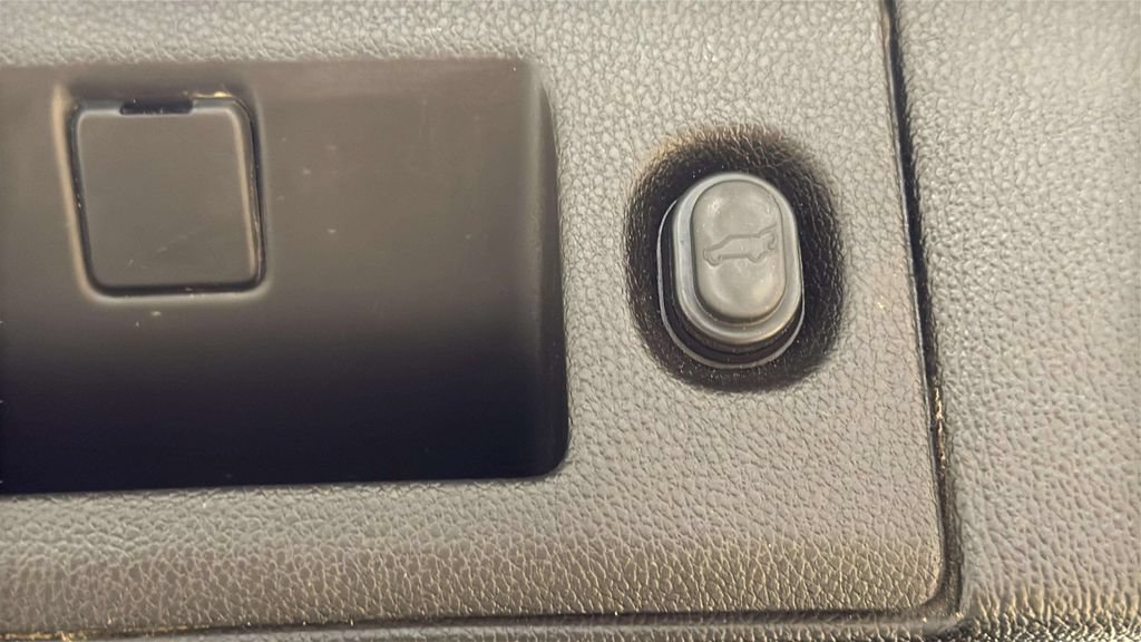 Used 2017 Cadillac Escalade Platinum AWD/4WD image 8