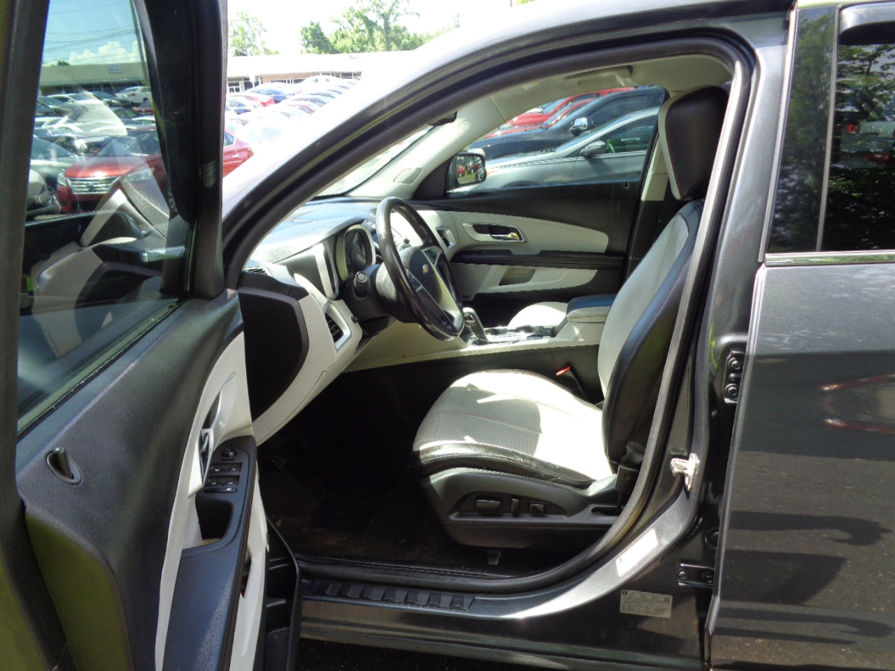 Used 2011 Chevrolet Equinox LT w/ Chrome Appearance Package image 15