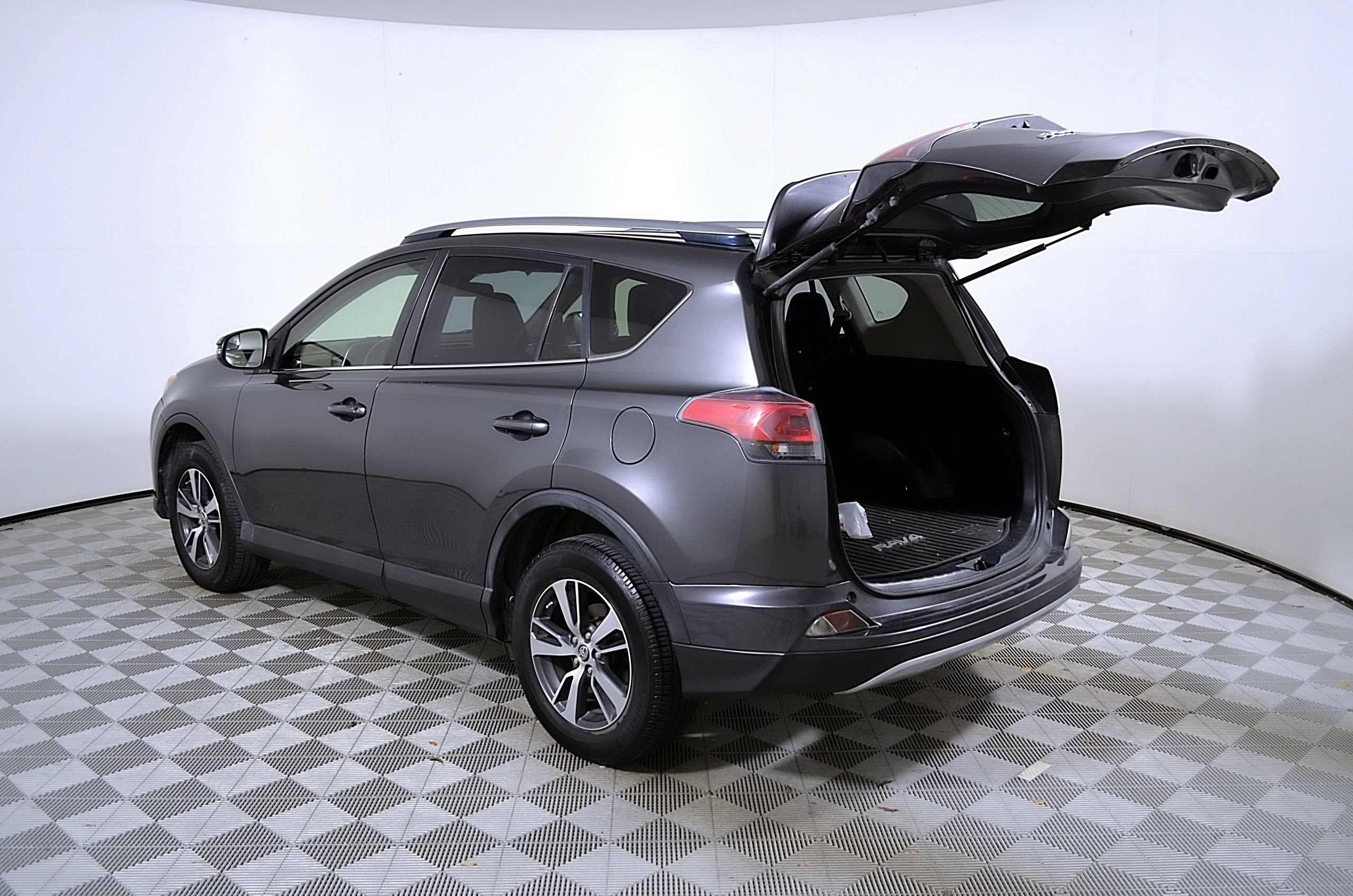 Used 2017 Toyota RAV4 XLE w/ All Weather Liner Package AWD/4WD image 10
