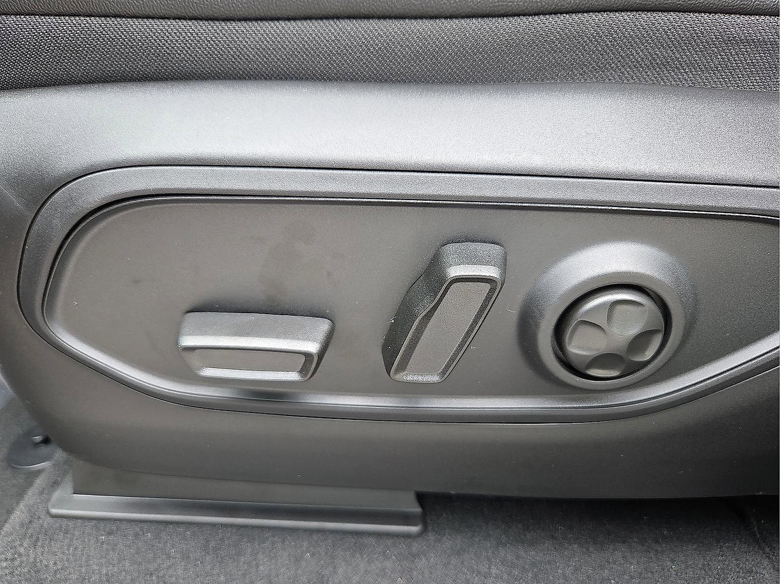 New 2025 Jeep Grand Cherokee L Altitude image 16