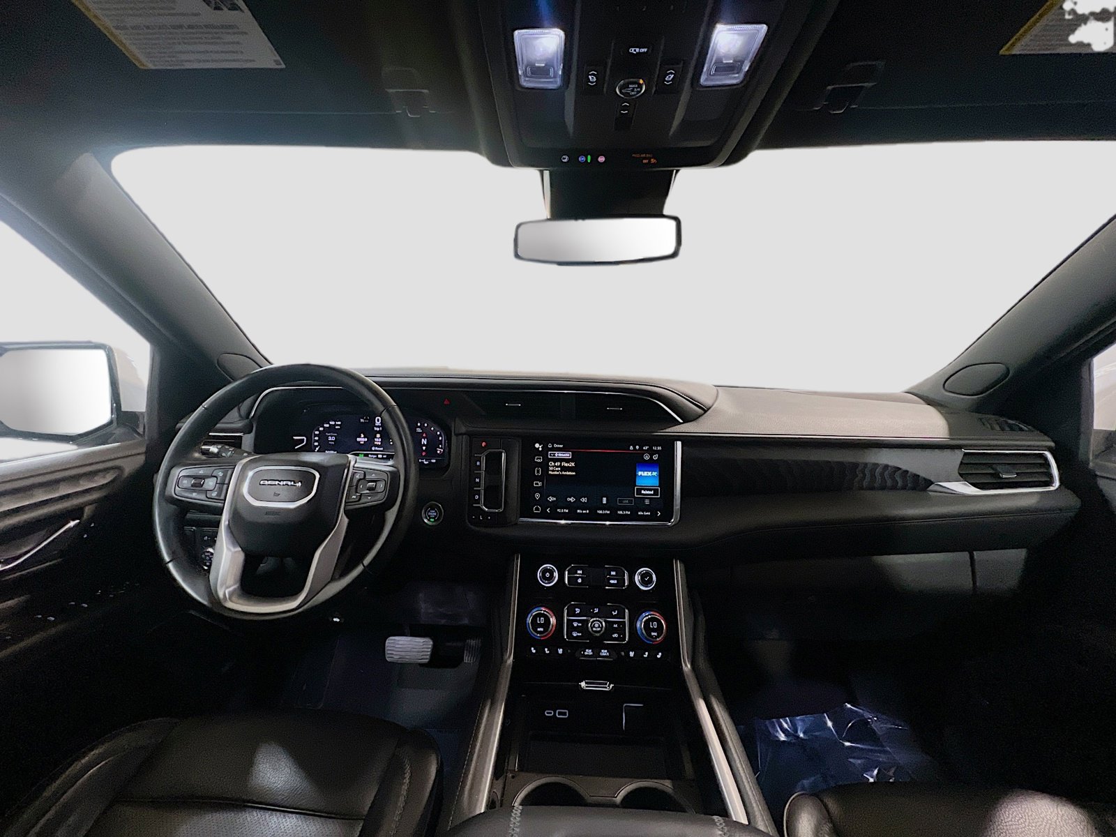 Used 2024 GMC Yukon Denali RWD image 17
