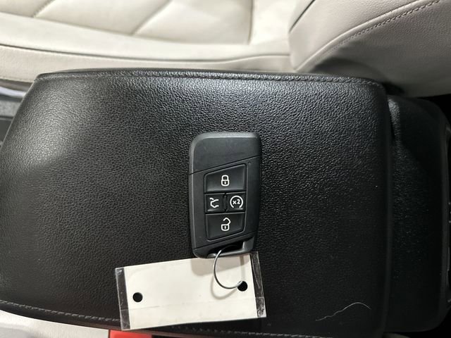 Used 2018 Volkswagen Tiguan SEL Premium w/ R-Line Package AWD/4WD image 34