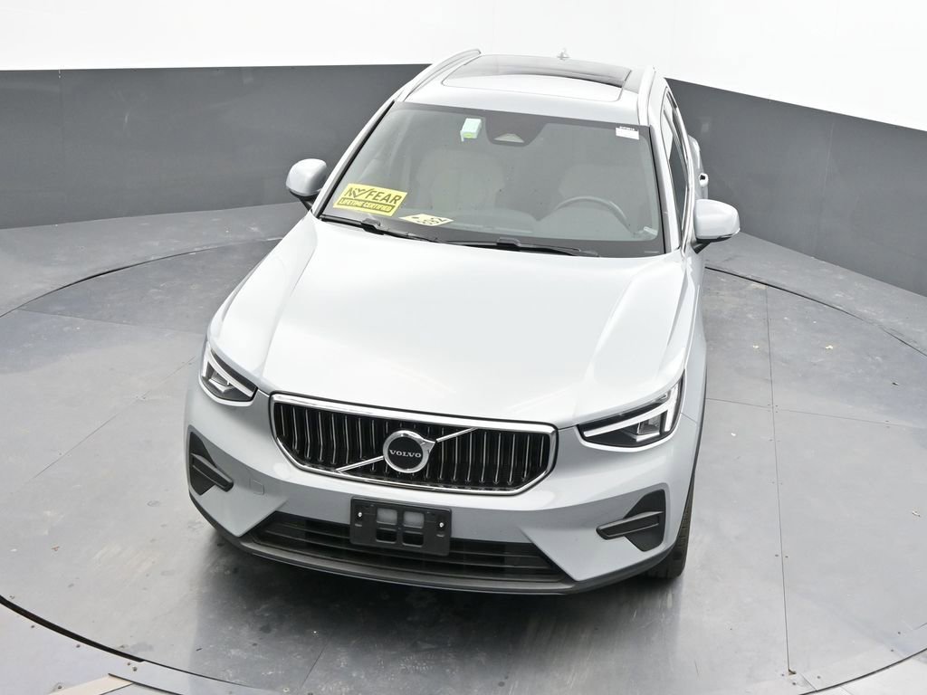 Used 2025 Volvo XC40 B5 Core image 29