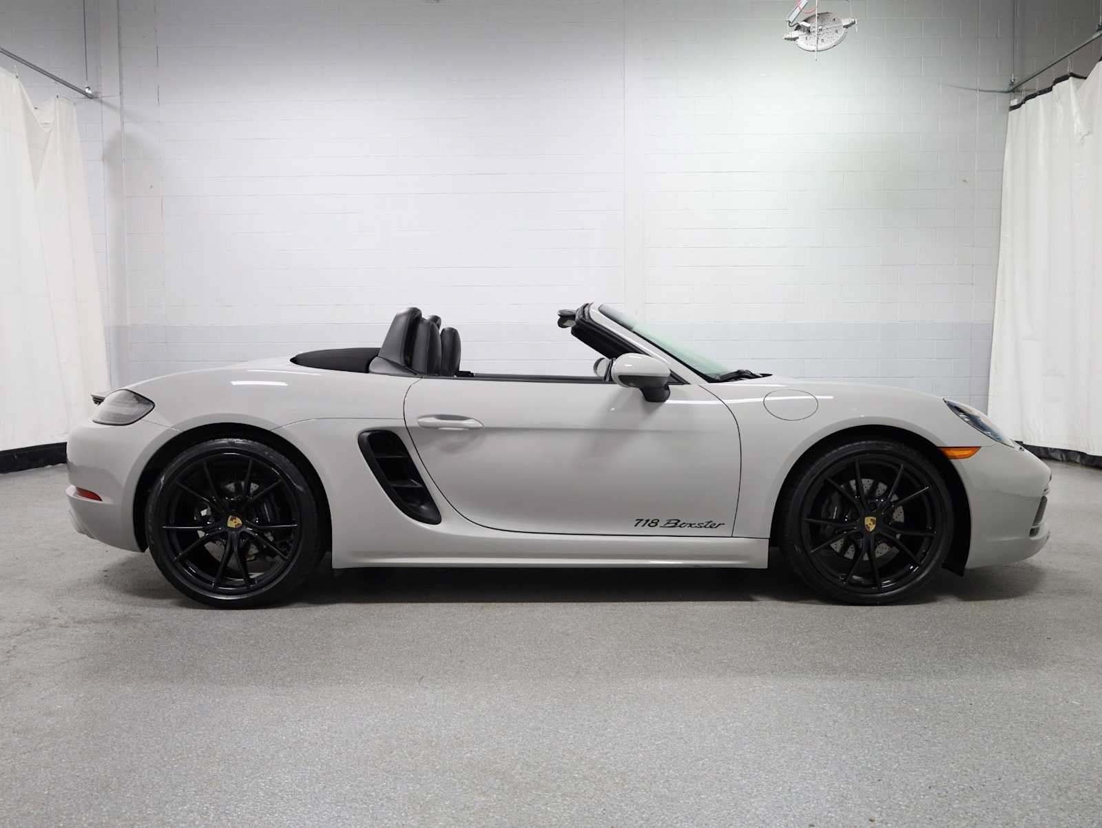 Used 2025 Porsche 718 Boxster RWD image 10