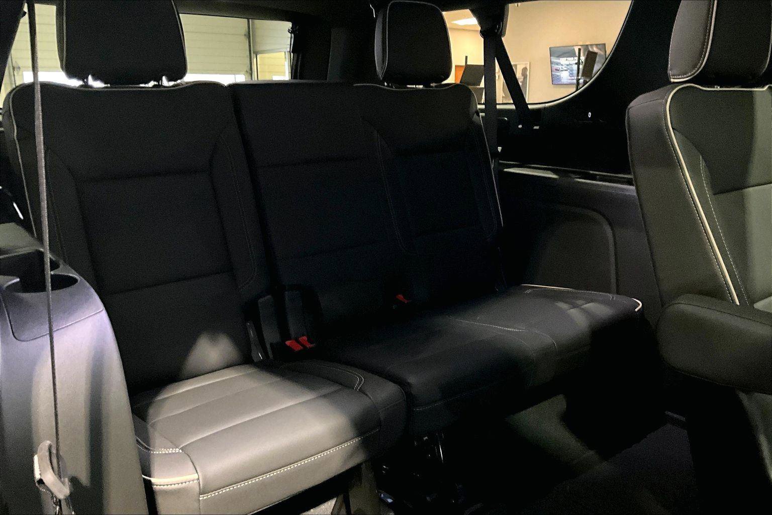 New 2026 GMC Yukon XL Elevation image 17