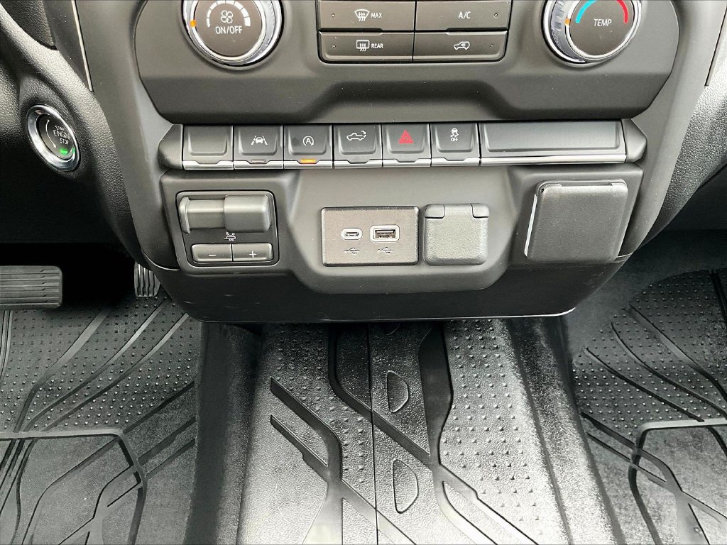 New 2026 Chevrolet Silverado 1500 Custom w/ LPO, Dark Essentials Package AWD/4WD image 19
