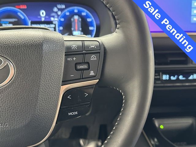 Used 2025 Toyota Crown Signia image 9