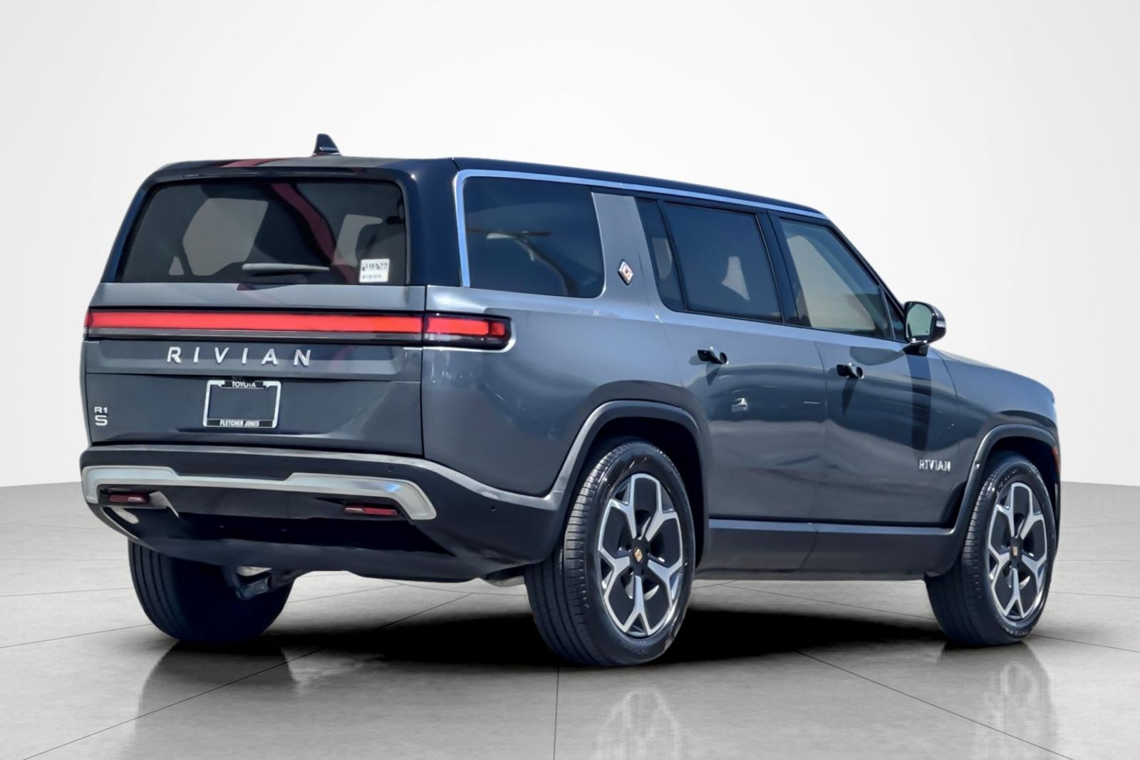 Used 2024 Rivian R1S Adventure AWD/4WD image 5