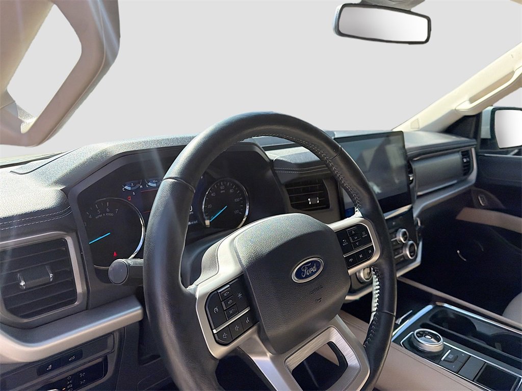 Used 2023 Ford Expedition XLT image 9