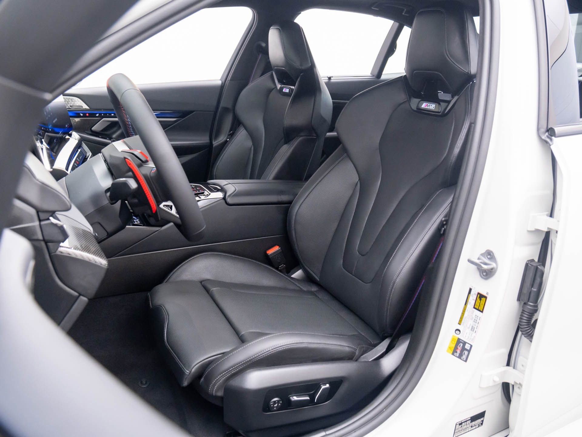 Used 2026 BMW M5 w/ Carbon Package image 29