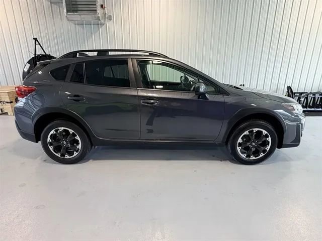 Used 2021 Subaru Crosstrek 2.0i Premium w/ Moonroof Package AWD/4WD image 2